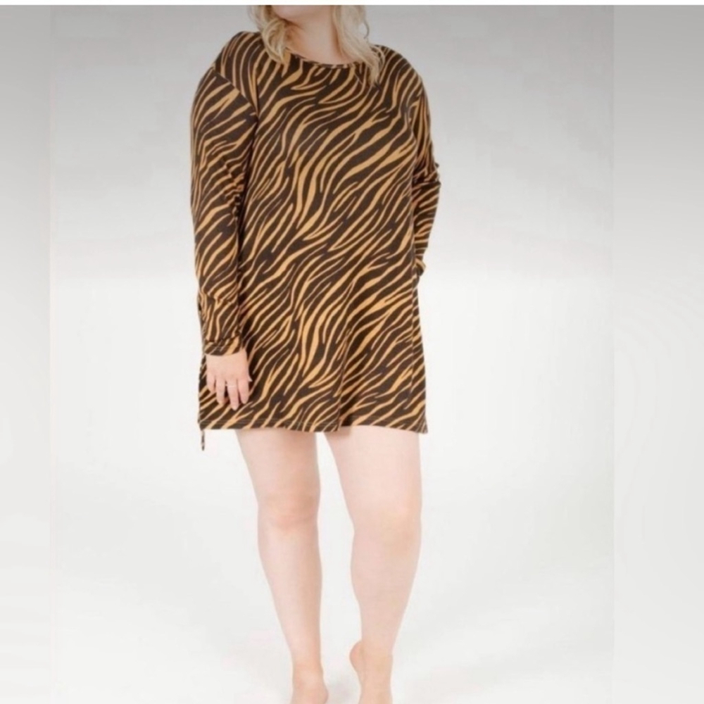 Smash and Tess The Sweater Dress Lightweight Teresa Tiger Medium